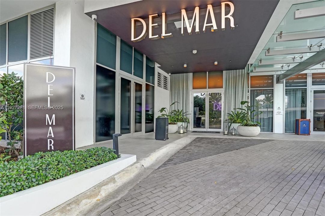 New Del Mar Restaurant