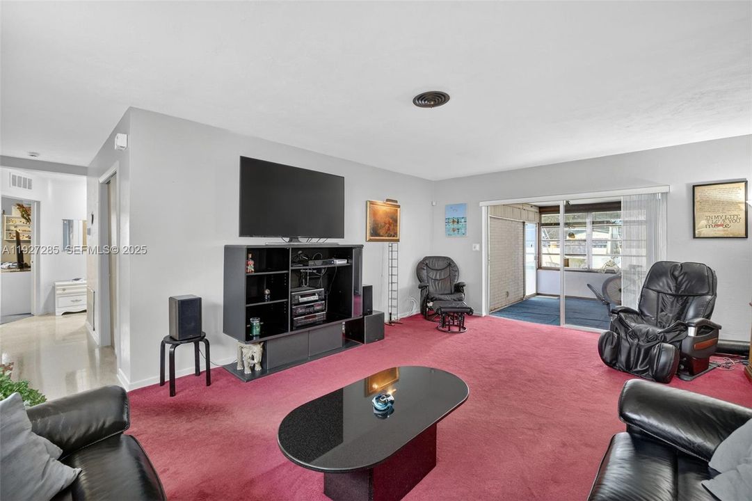 待售: $649,000 (4 贝兹, 2 浴室, 2520 平方英尺)