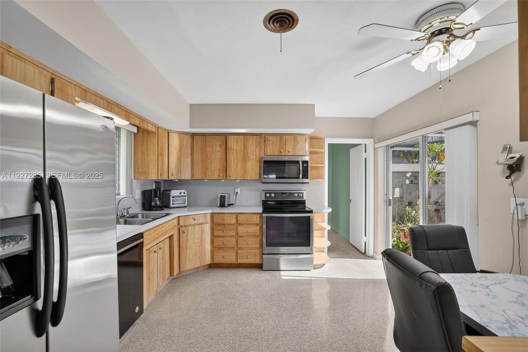 待售: $649,000 (4 贝兹, 2 浴室, 2520 平方英尺)