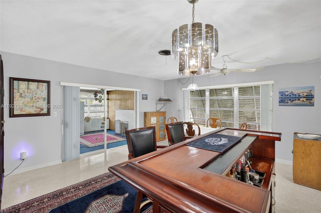 待售: $649,000 (4 贝兹, 2 浴室, 2520 平方英尺)