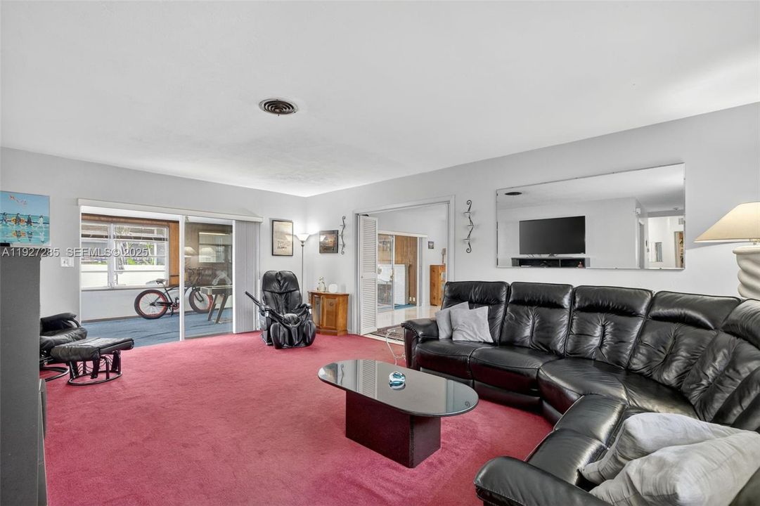 待售: $649,000 (4 贝兹, 2 浴室, 2520 平方英尺)