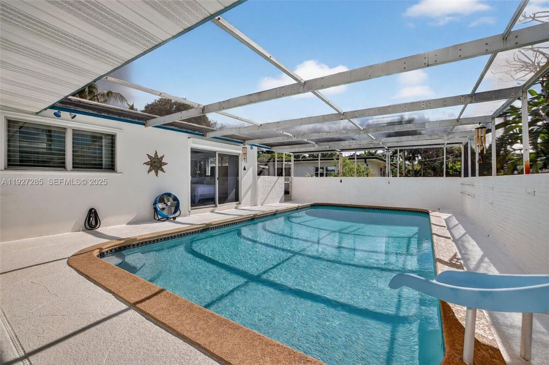 待售: $649,000 (4 贝兹, 2 浴室, 2520 平方英尺)