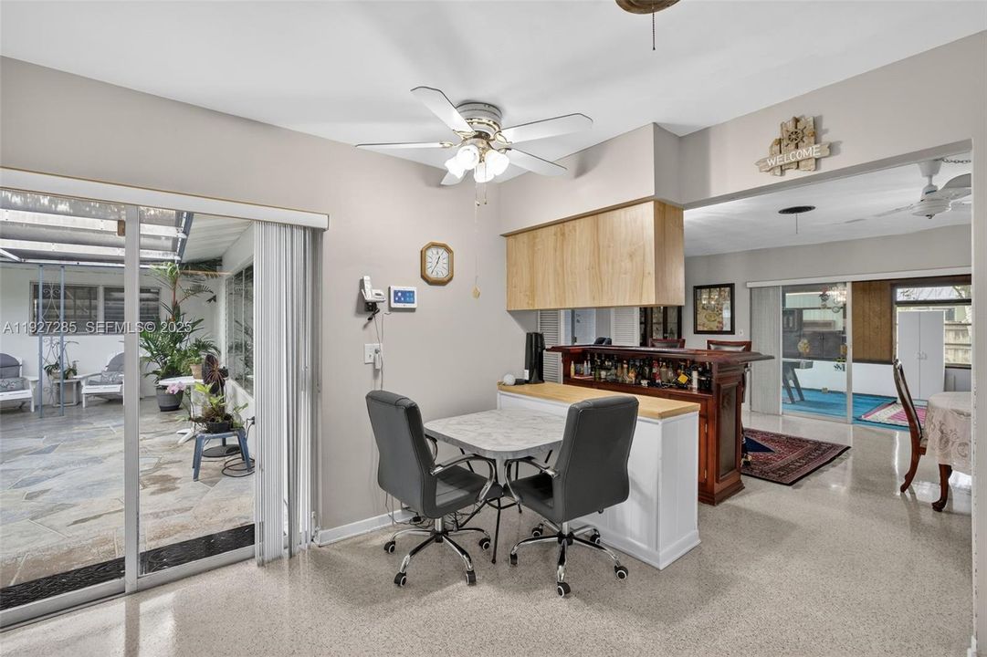 待售: $649,000 (4 贝兹, 2 浴室, 2520 平方英尺)