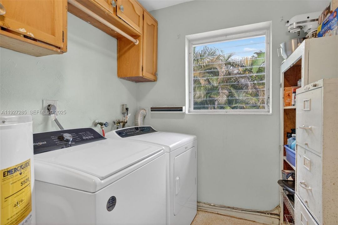 待售: $649,000 (4 贝兹, 2 浴室, 2520 平方英尺)