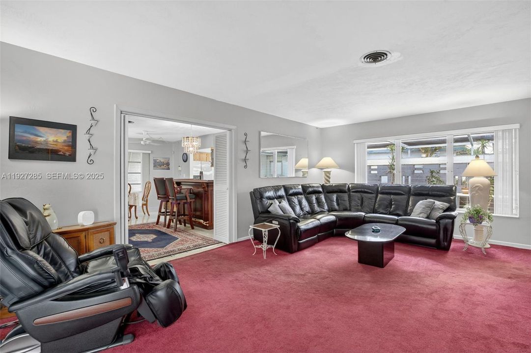 待售: $649,000 (4 贝兹, 2 浴室, 2520 平方英尺)