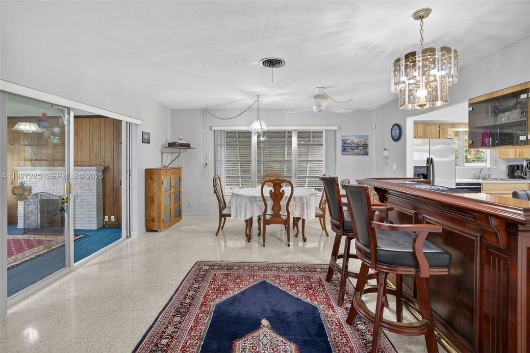 待售: $649,000 (4 贝兹, 2 浴室, 2520 平方英尺)