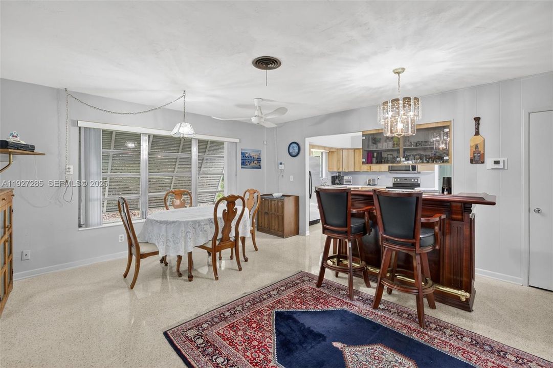 待售: $649,000 (4 贝兹, 2 浴室, 2520 平方英尺)