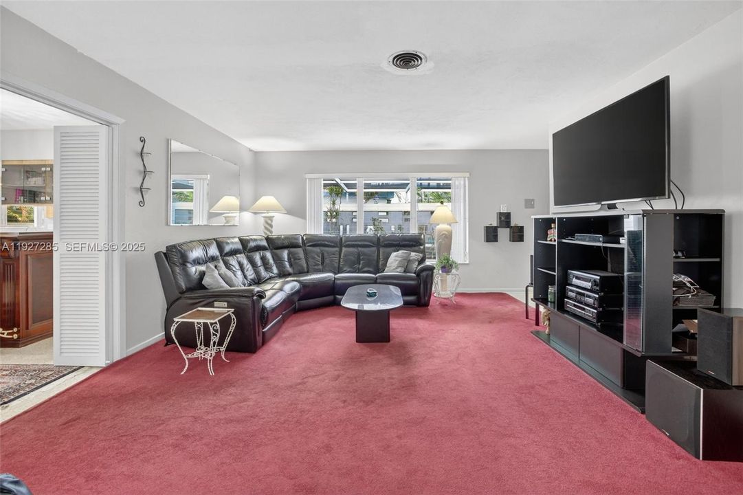 待售: $649,000 (4 贝兹, 2 浴室, 2520 平方英尺)