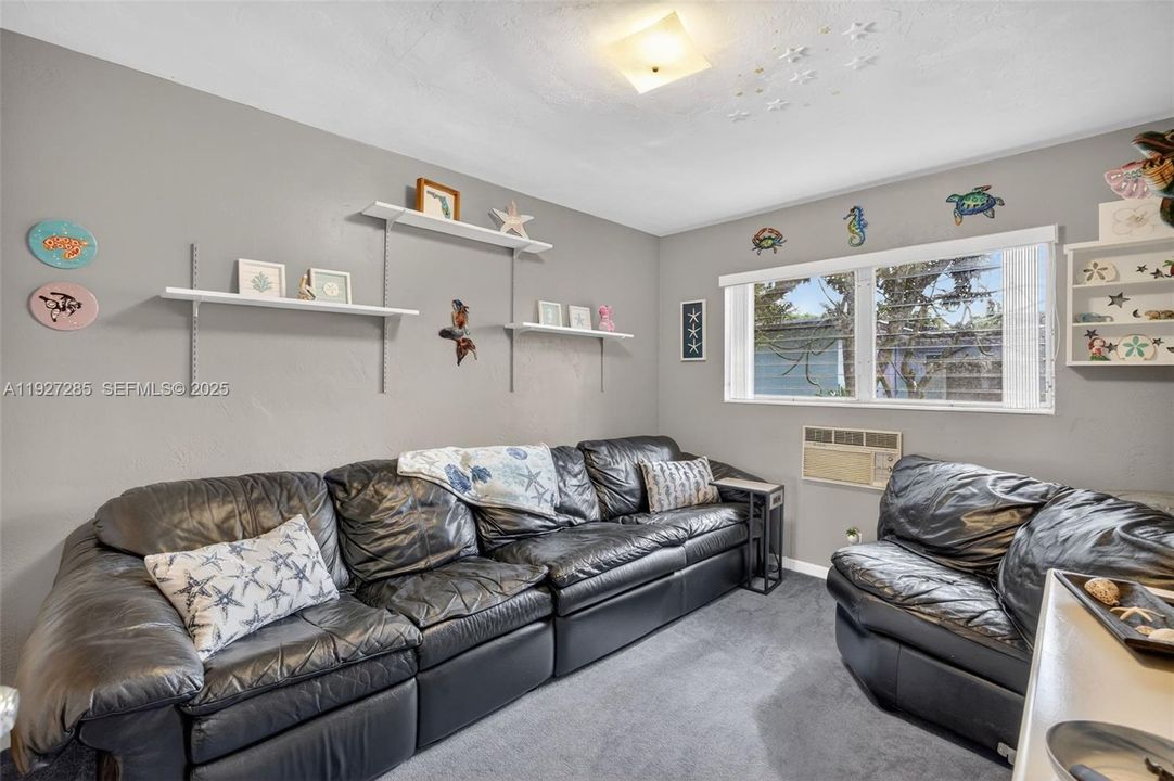 待售: $649,000 (4 贝兹, 2 浴室, 2520 平方英尺)