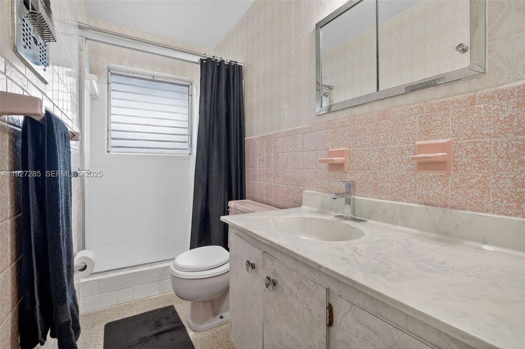 待售: $649,000 (4 贝兹, 2 浴室, 2520 平方英尺)