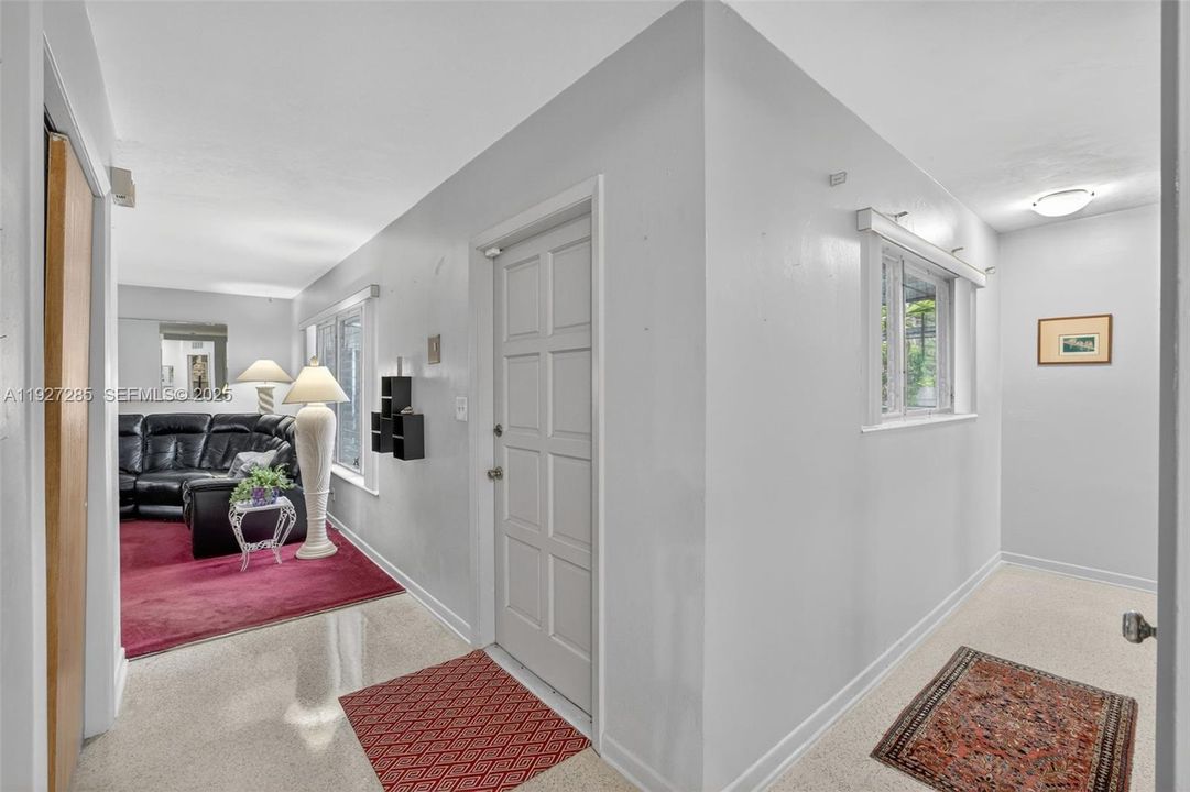 待售: $649,000 (4 贝兹, 2 浴室, 2520 平方英尺)