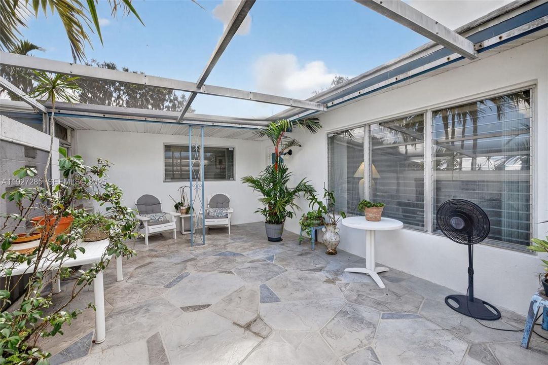 待售: $649,000 (4 贝兹, 2 浴室, 2520 平方英尺)