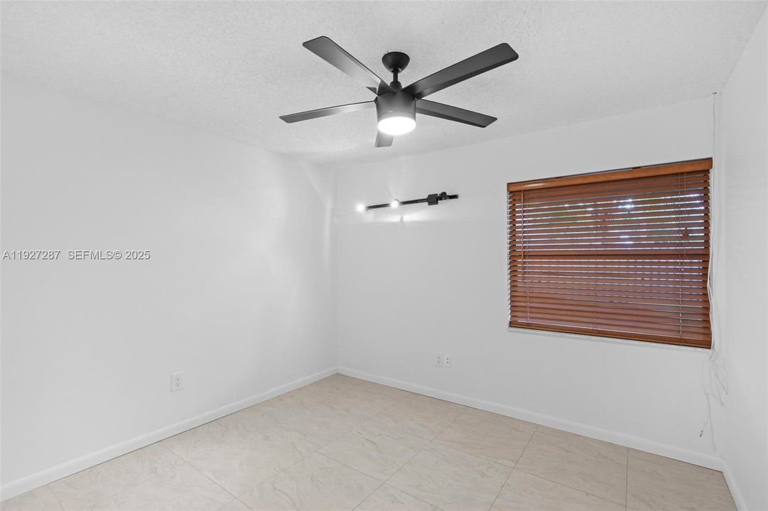 En Renta: $3,750 (3 camas, 2 baños, 1919 Pies cuadrados)