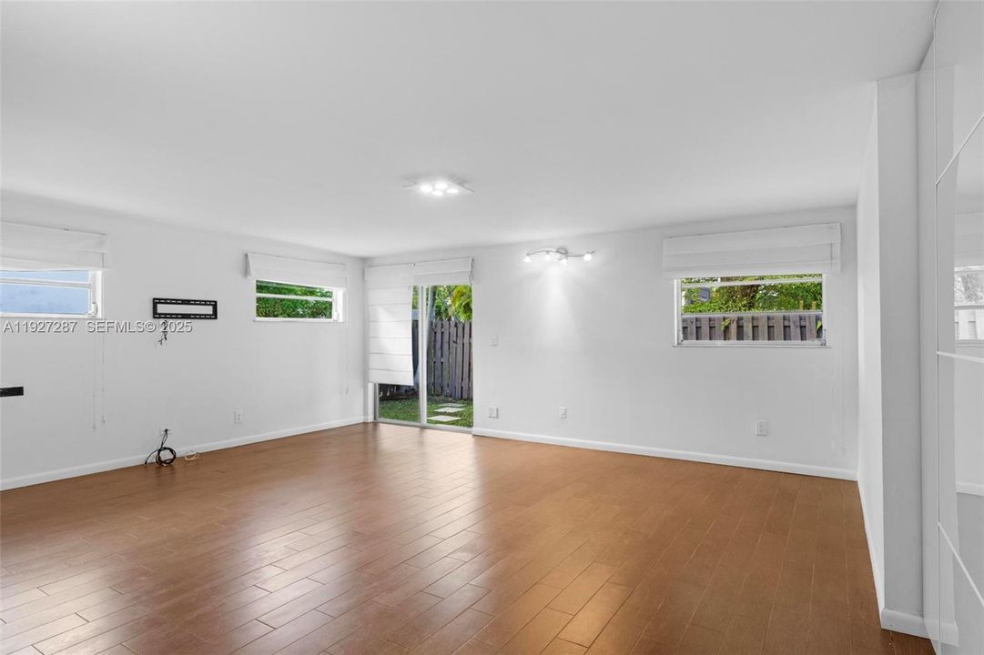 En Renta: $3,750 (3 camas, 2 baños, 1919 Pies cuadrados)