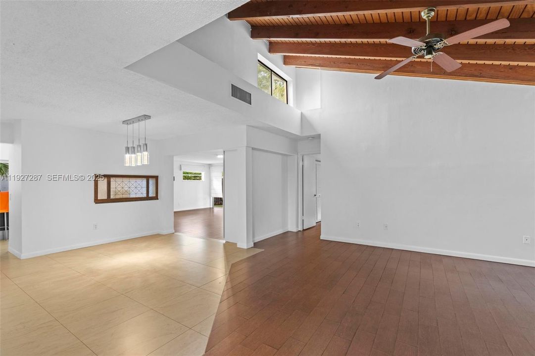 En Renta: $3,750 (3 camas, 2 baños, 1919 Pies cuadrados)