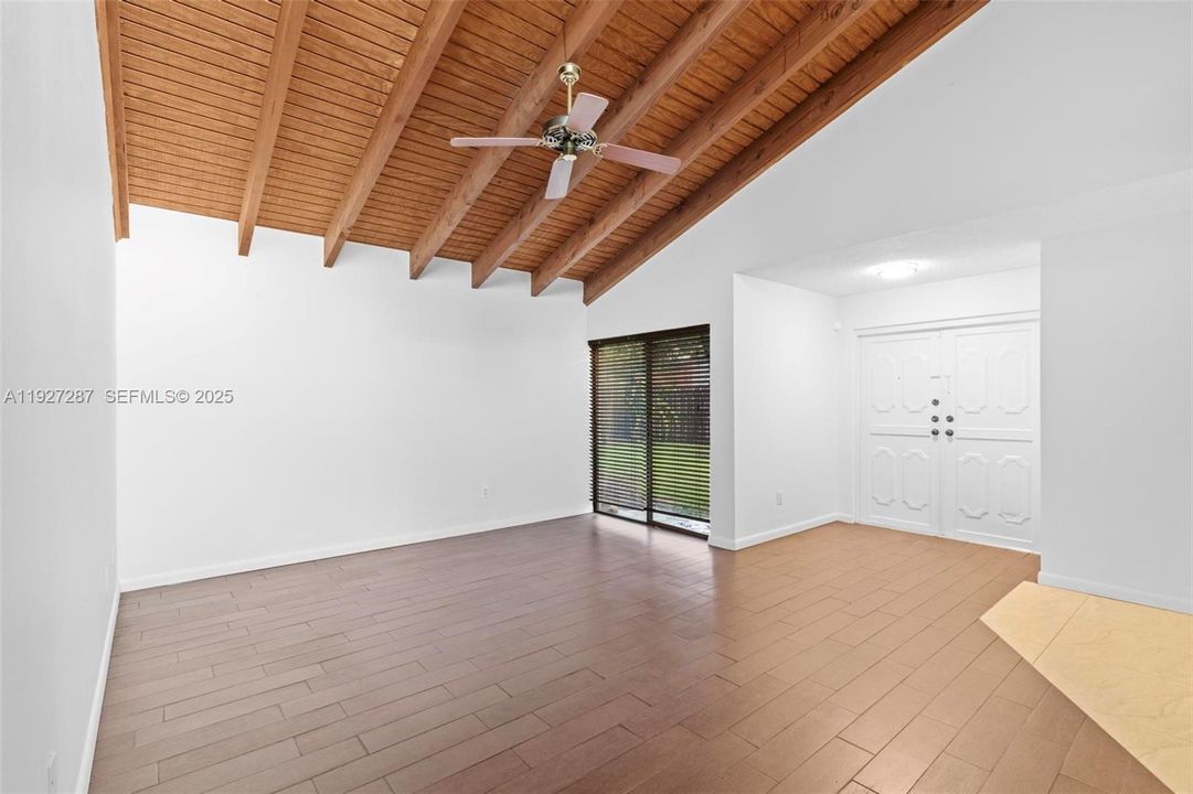 En Renta: $3,750 (3 camas, 2 baños, 1919 Pies cuadrados)