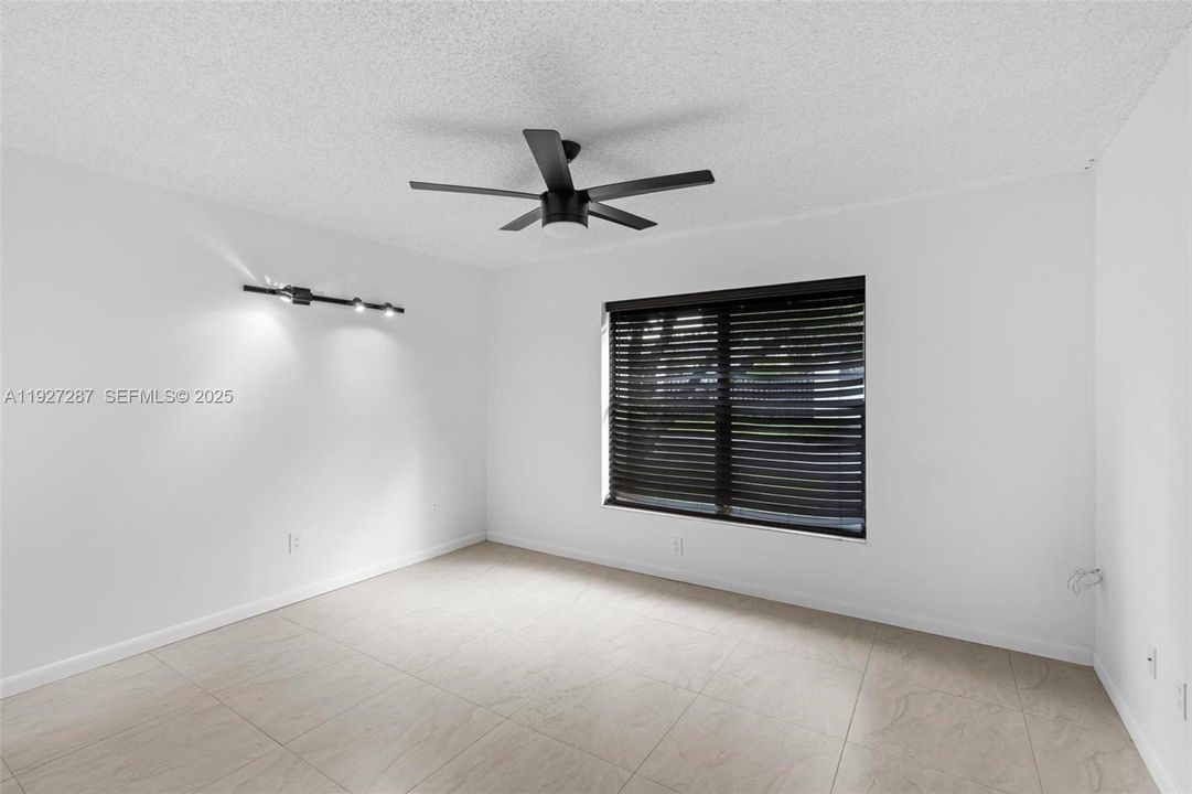 En Renta: $3,750 (3 camas, 2 baños, 1919 Pies cuadrados)