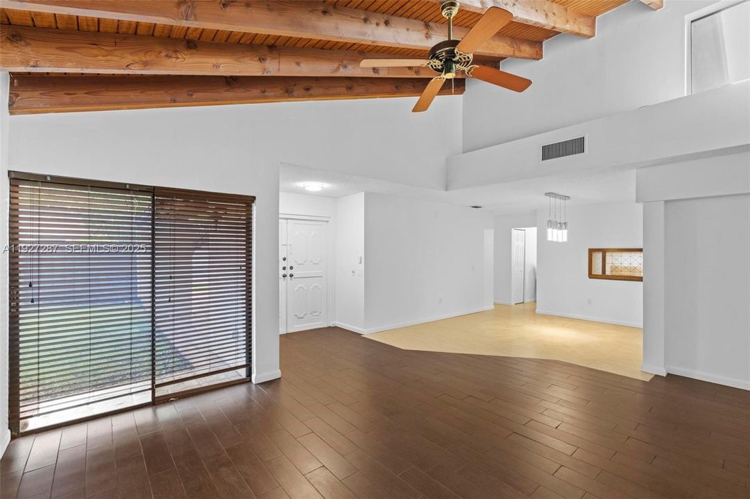 En Renta: $3,750 (3 camas, 2 baños, 1919 Pies cuadrados)