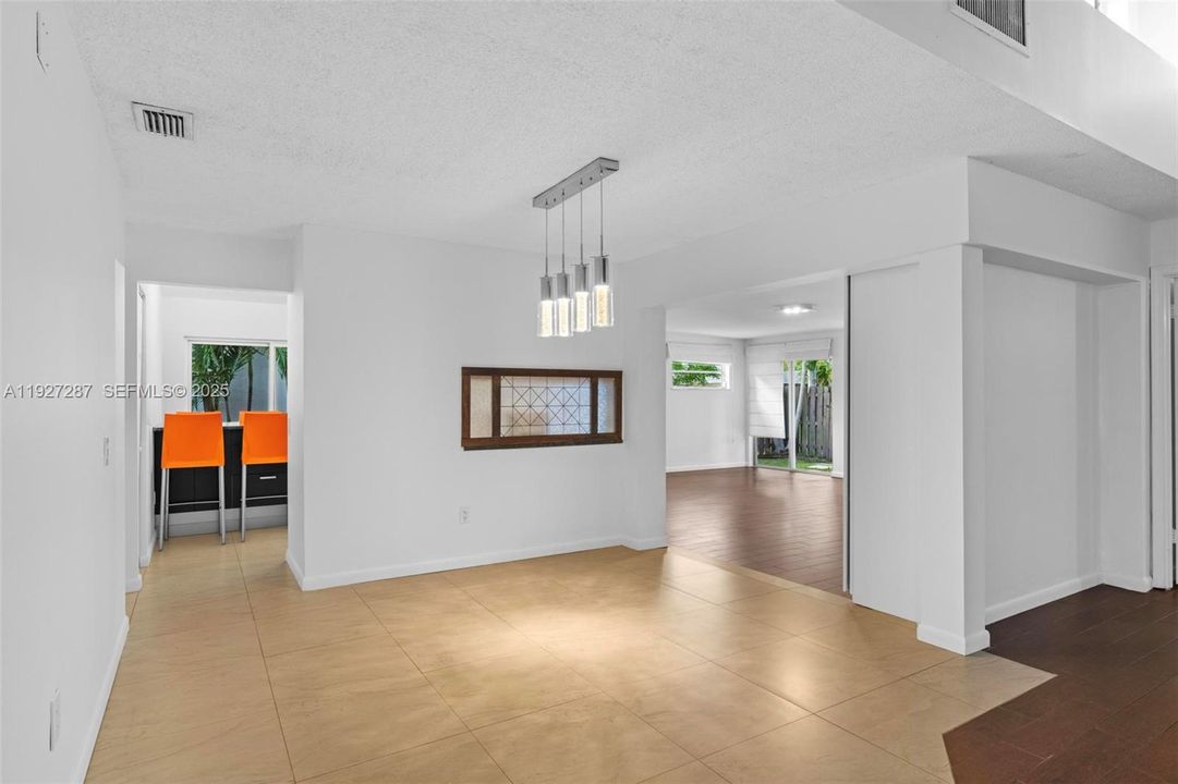 En Renta: $3,750 (3 camas, 2 baños, 1919 Pies cuadrados)