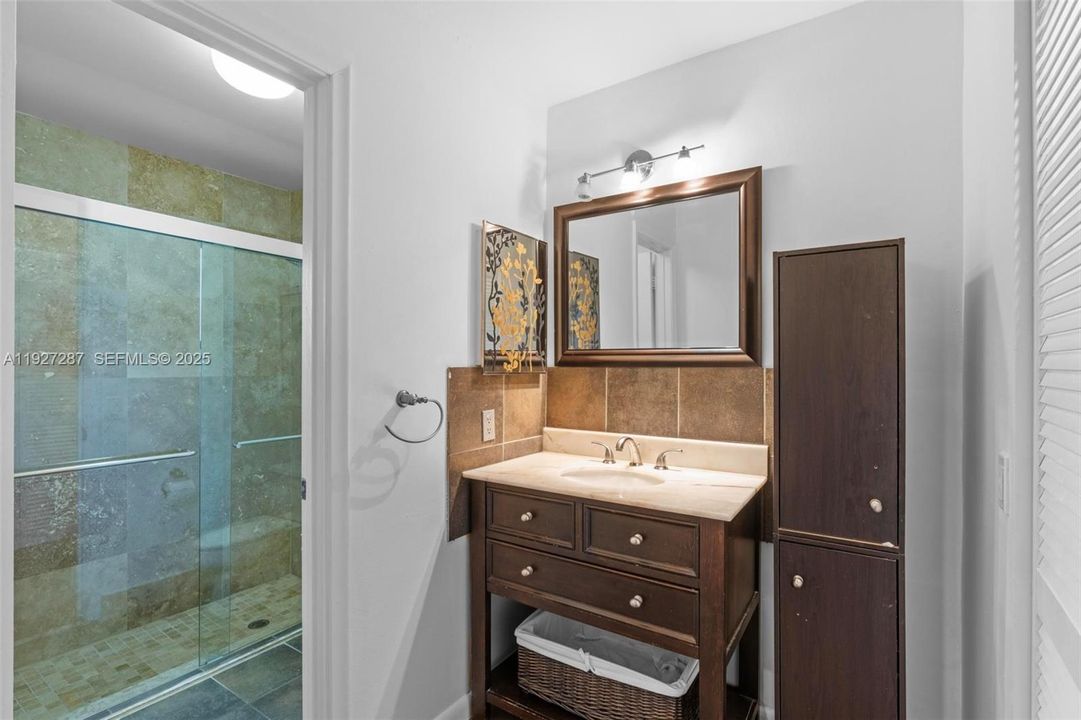 En Renta: $3,750 (3 camas, 2 baños, 1919 Pies cuadrados)