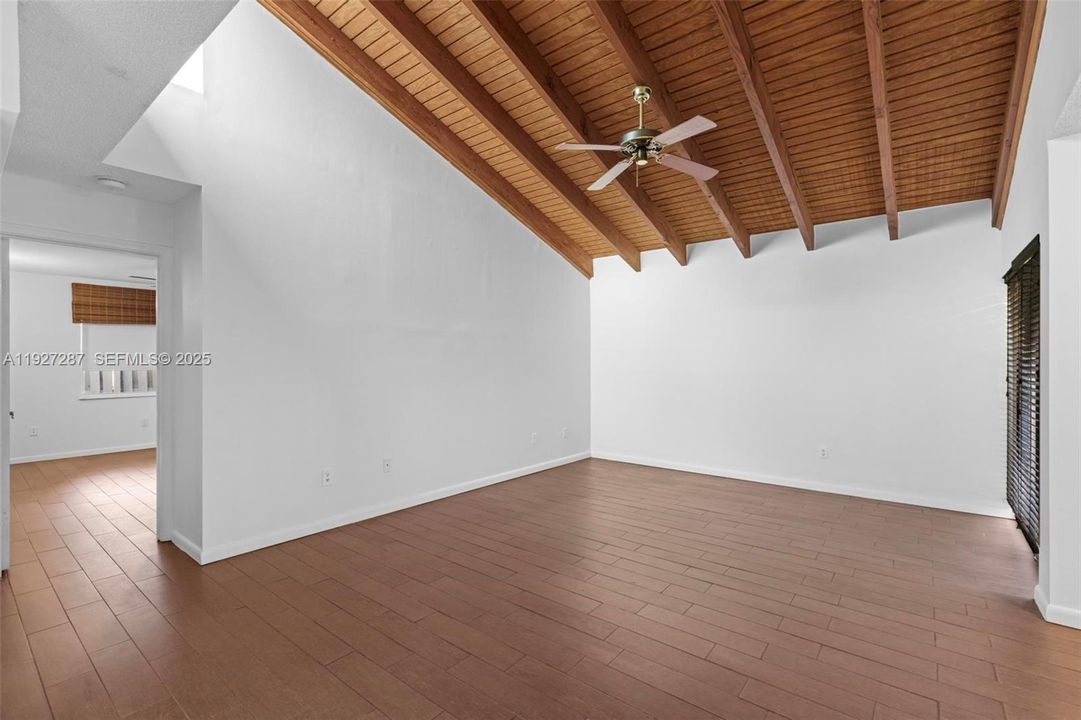 En Renta: $3,750 (3 camas, 2 baños, 1919 Pies cuadrados)