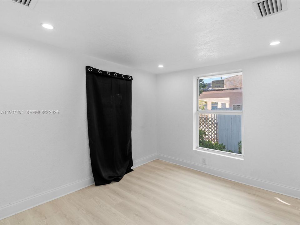 На продажу: $439,000 (3 спален, 2 ванн, 790 Квадратных фут)