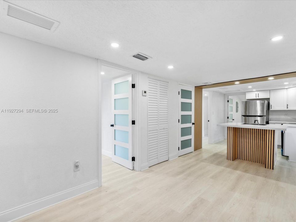 На продажу: $439,000 (3 спален, 2 ванн, 790 Квадратных фут)