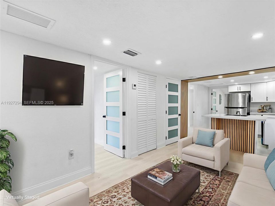 На продажу: $439,000 (3 спален, 2 ванн, 790 Квадратных фут)