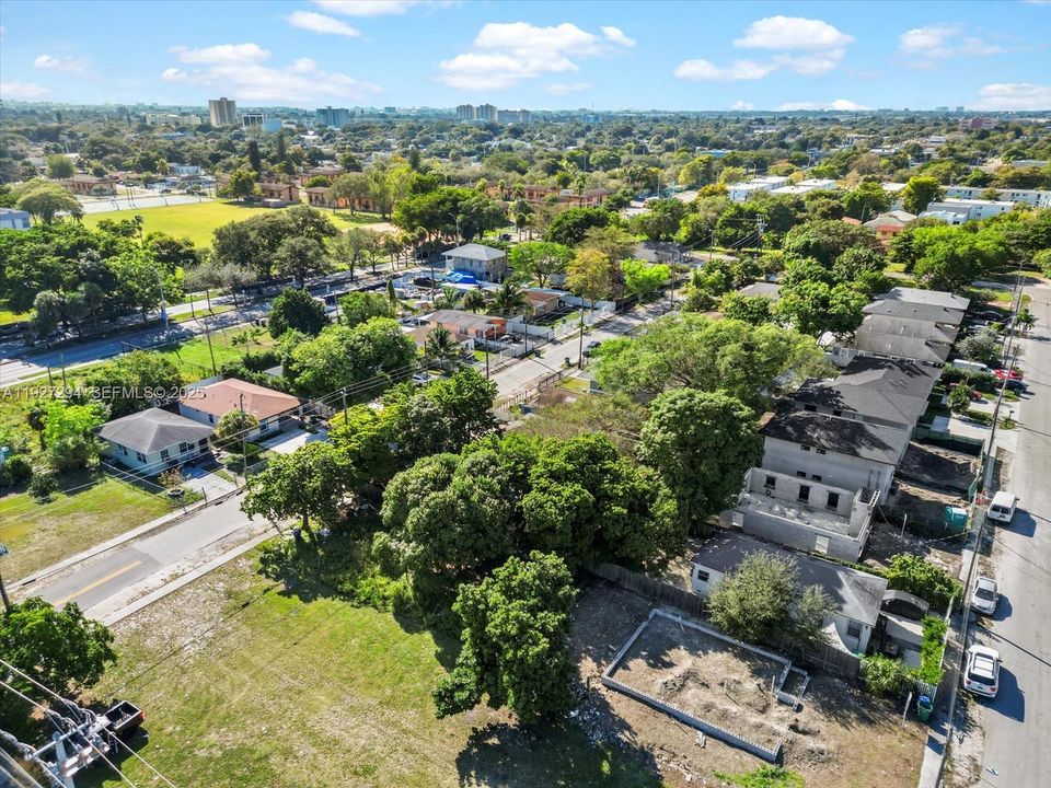 На продажу: $439,000 (3 спален, 2 ванн, 790 Квадратных фут)