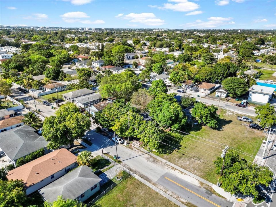 На продажу: $439,000 (3 спален, 2 ванн, 790 Квадратных фут)