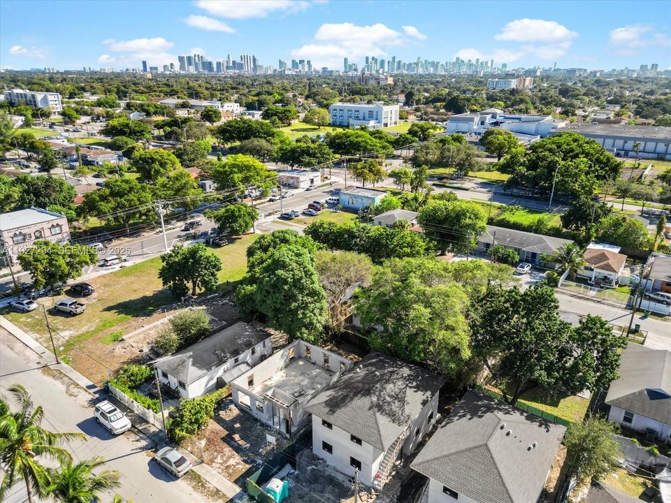 На продажу: $439,000 (3 спален, 2 ванн, 790 Квадратных фут)