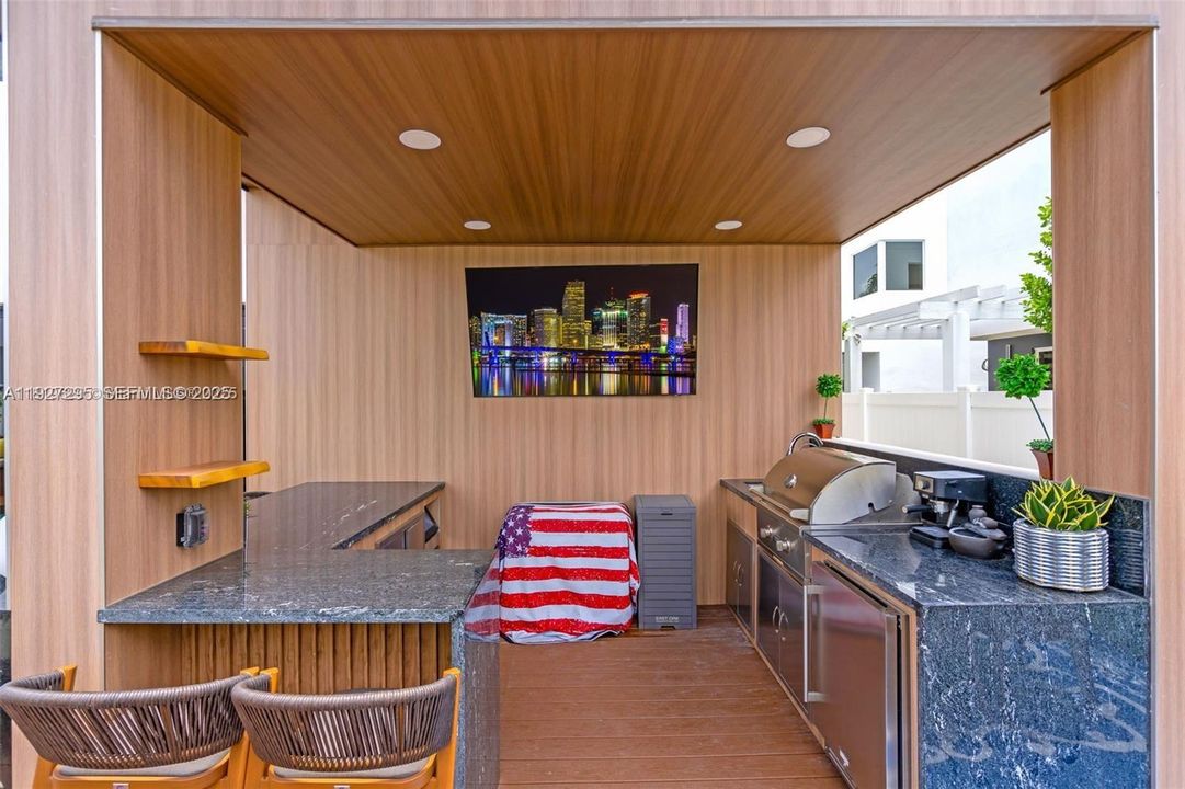 В аренду: $10,500 (5 спален, 5 ванн, 3113 Квадратных фут)