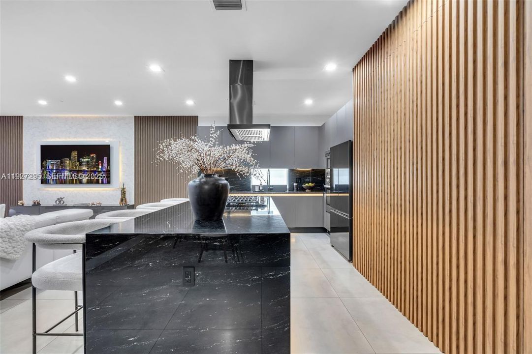 В аренду: $10,500 (5 спален, 5 ванн, 3113 Квадратных фут)