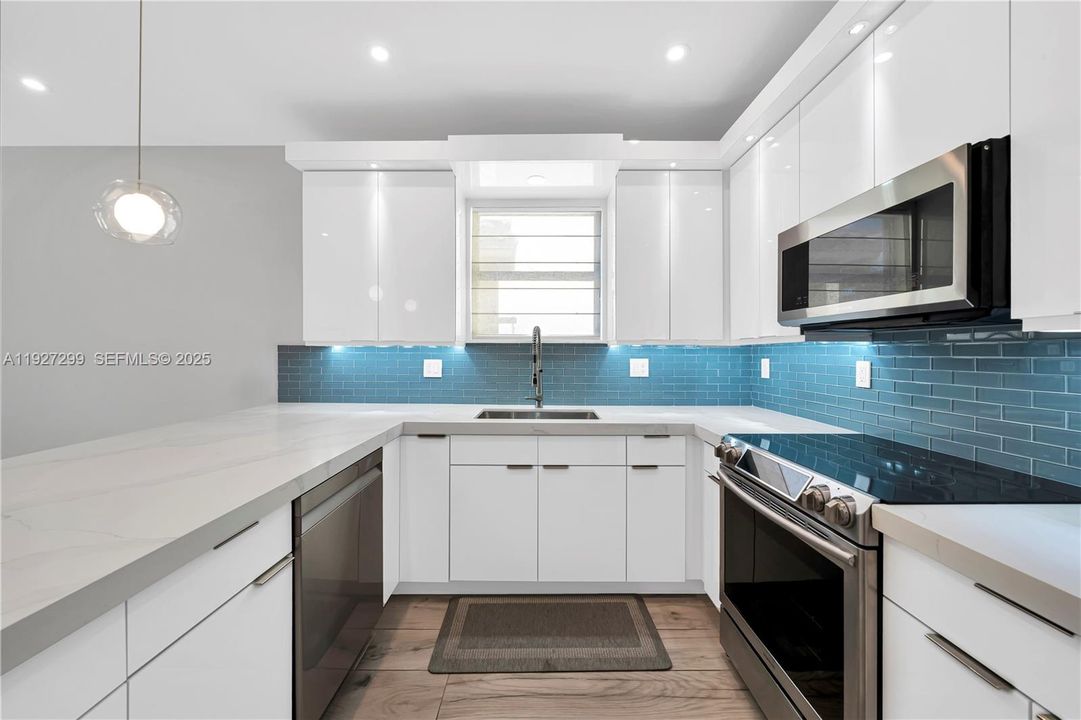 В аренду: $4,000 (3 спален, 3 ванн, 1844 Квадратных фут)