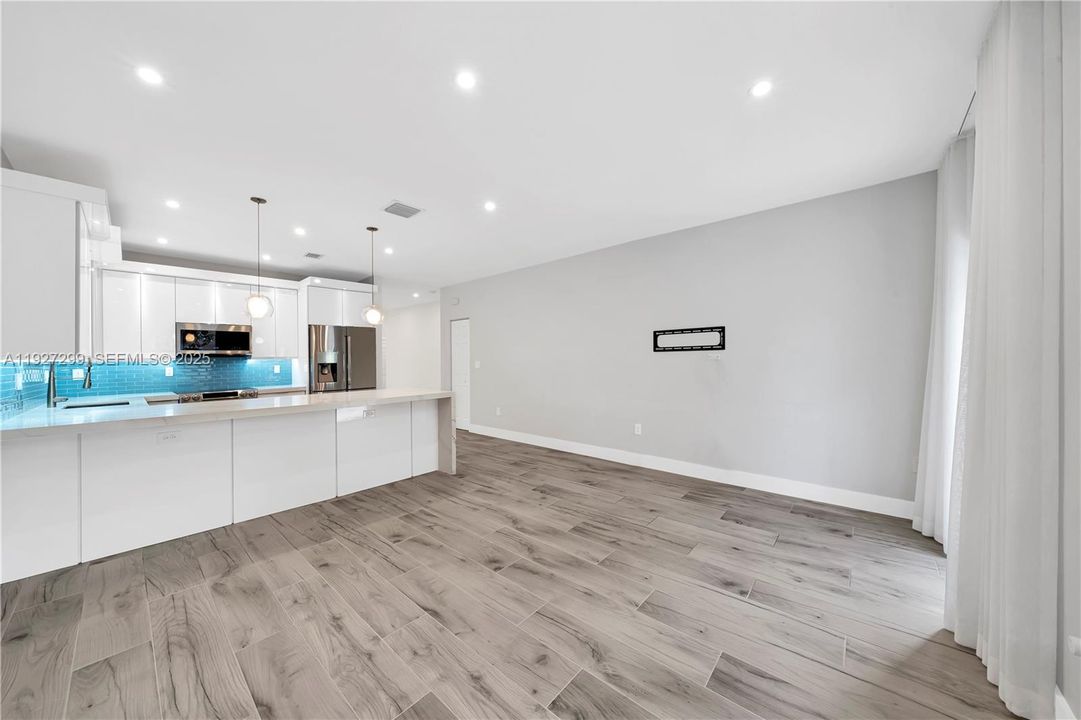 В аренду: $4,000 (3 спален, 3 ванн, 1844 Квадратных фут)