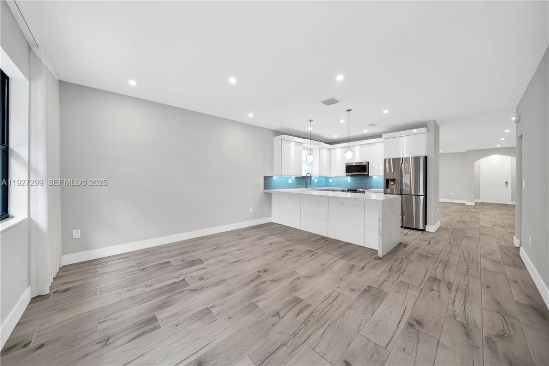 В аренду: $4,000 (3 спален, 3 ванн, 1844 Квадратных фут)