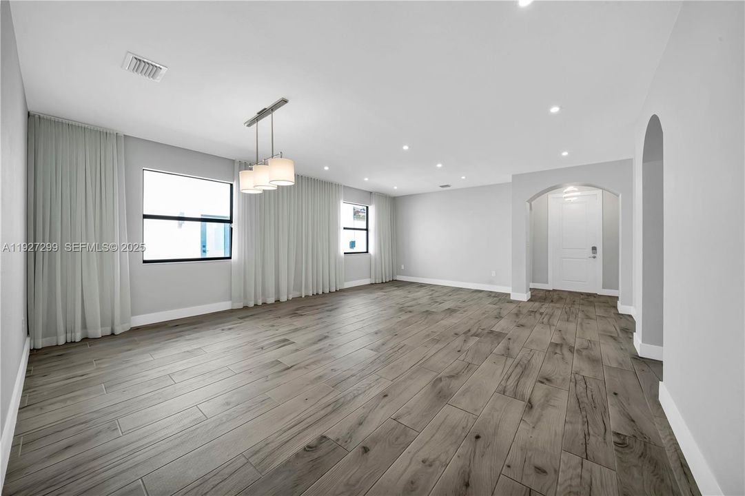 В аренду: $4,000 (3 спален, 3 ванн, 1844 Квадратных фут)