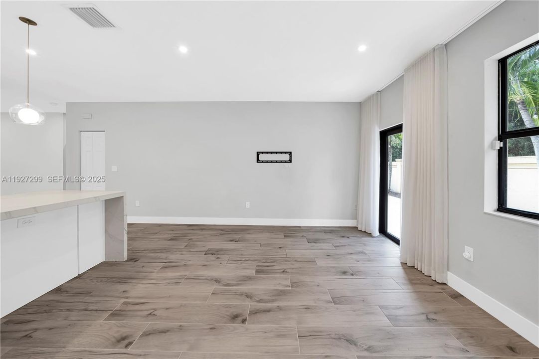 В аренду: $4,000 (3 спален, 3 ванн, 1844 Квадратных фут)