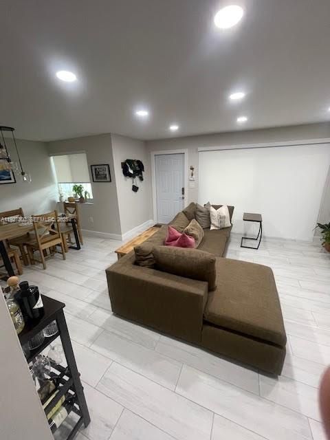 В аренду: $2,975 (2 спален, 2 ванн, 1000 Квадратных фут)