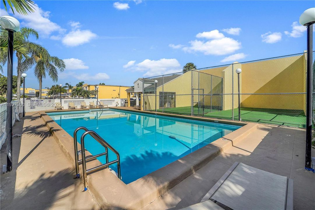 В аренду: $2,975 (2 спален, 2 ванн, 1000 Квадратных фут)