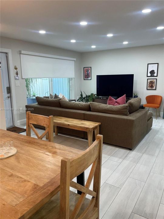 В аренду: $2,975 (2 спален, 2 ванн, 1000 Квадратных фут)