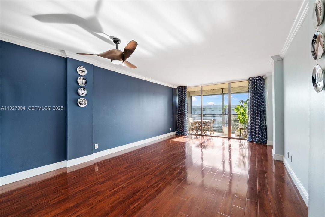 For Sale: $164,900 (1 beds, 1 baths, 750 Square Feet)