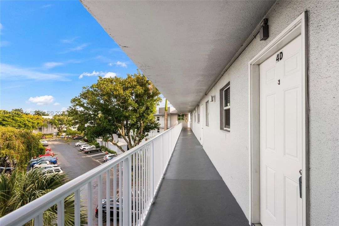 For Sale: $164,900 (1 beds, 1 baths, 750 Square Feet)