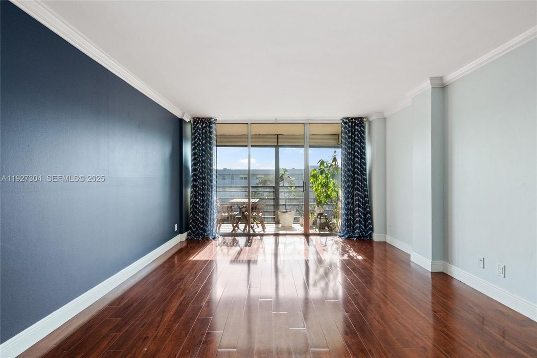 For Sale: $164,900 (1 beds, 1 baths, 750 Square Feet)