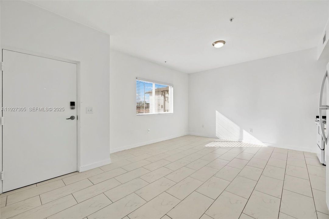 В аренду: $1,850 (1 спален, 1 ванн, 800 Квадратных фут)