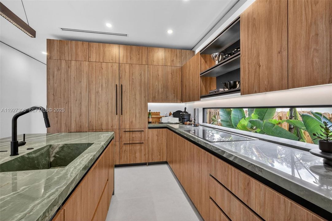 For Sale: $4,600,000 (4 beds, 6 baths, 992 Square Feet)