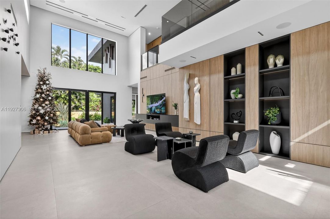 For Sale: $4,600,000 (4 beds, 6 baths, 992 Square Feet)