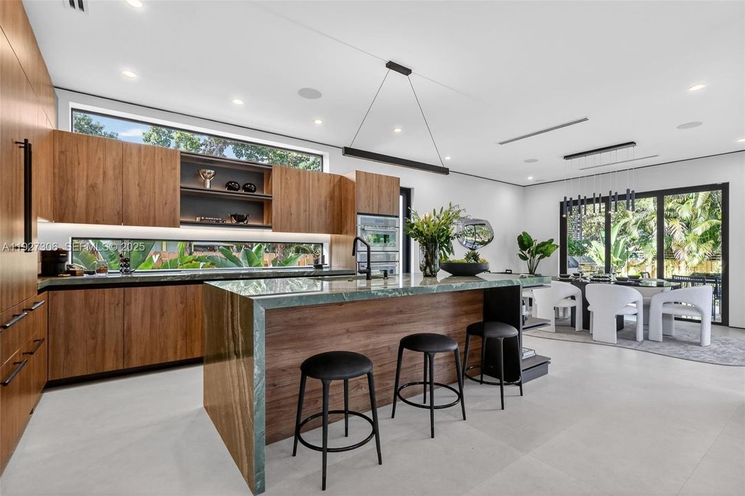 For Sale: $4,600,000 (4 beds, 6 baths, 992 Square Feet)