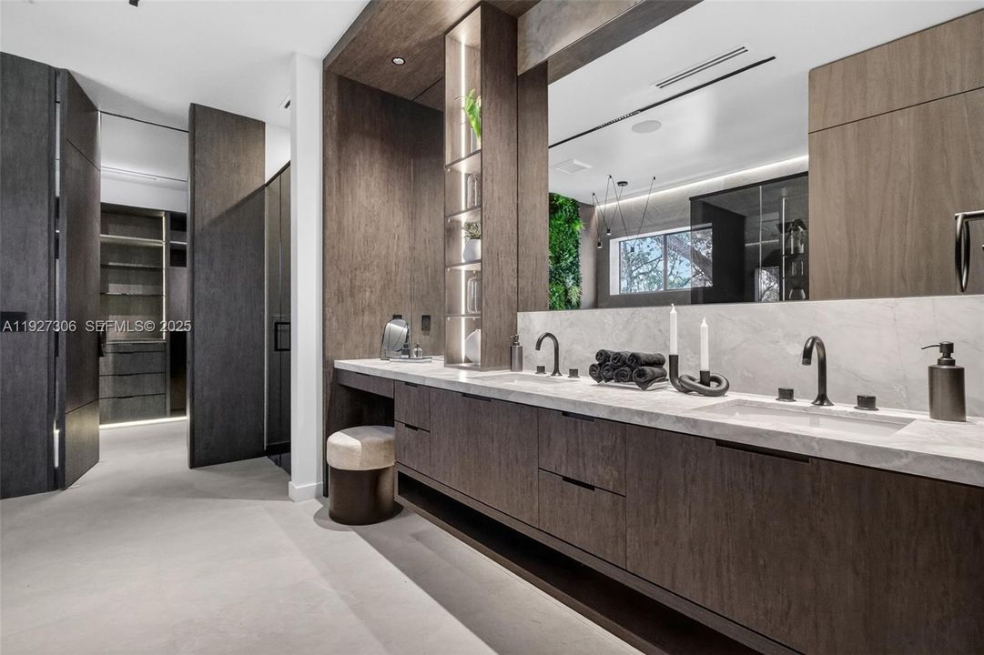 For Sale: $4,600,000 (4 beds, 6 baths, 992 Square Feet)