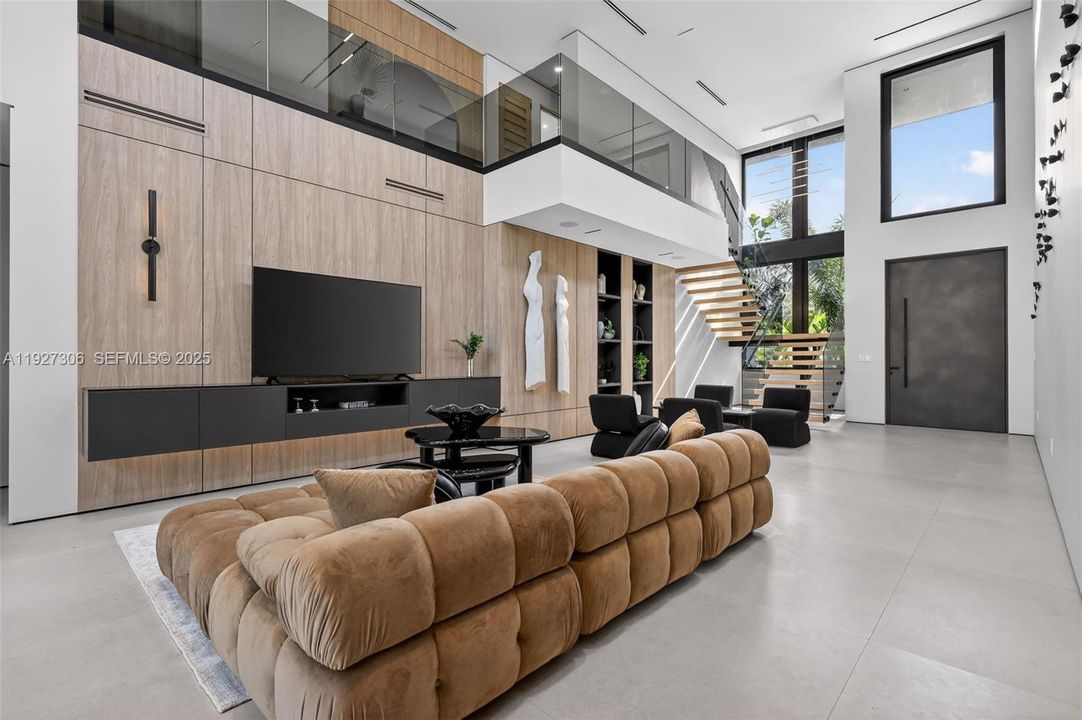 For Sale: $4,600,000 (4 beds, 6 baths, 992 Square Feet)